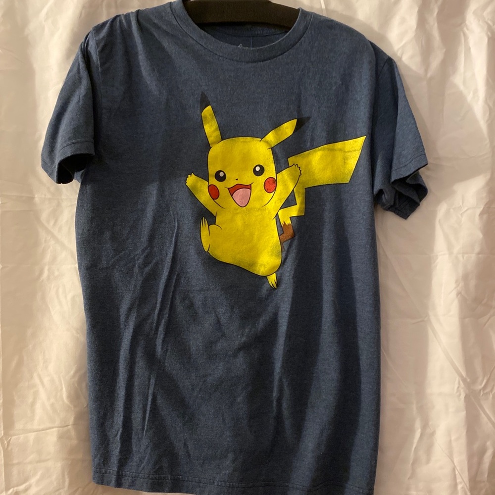 Pikachu action T-shirt size large - Picture 6 of 8